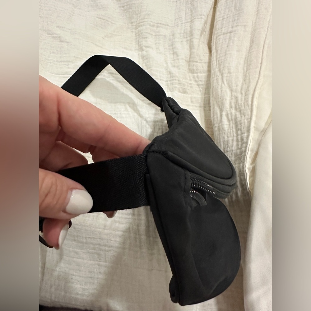Michael Kors Black Fannypack - Picture 7 of 7